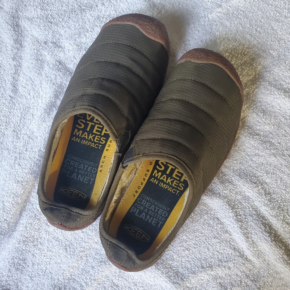 Keen Howser Slide on Slippers Green W6.5US